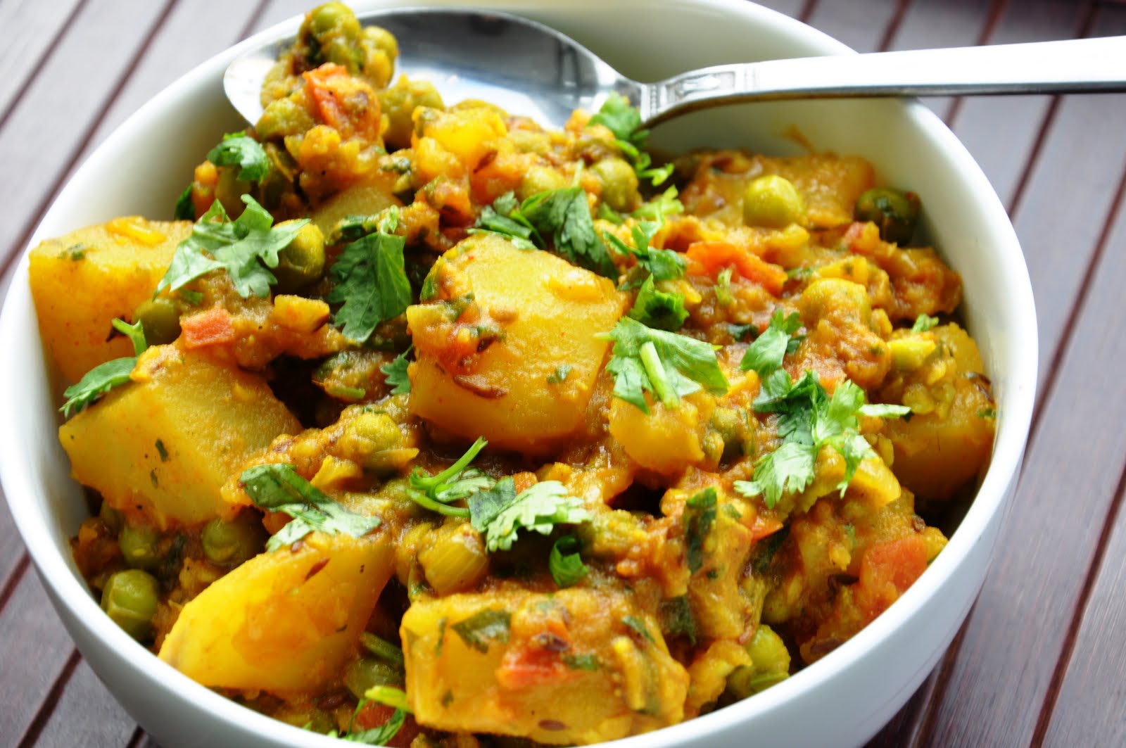 Indian Curried Potatoes And Peas (Alu Mattar)