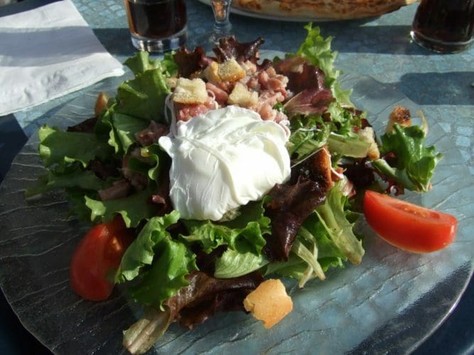 Salade a la Lyonnaise - Lyons Style Salad - TheRecipe.Website