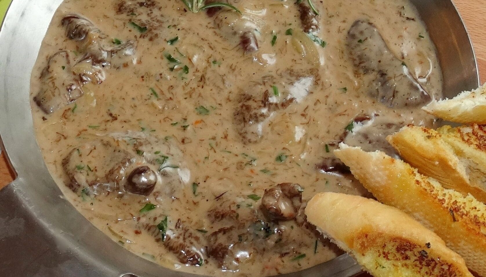 Mushroom and Shallot Sauce Recipe - TheRecipe.Website
