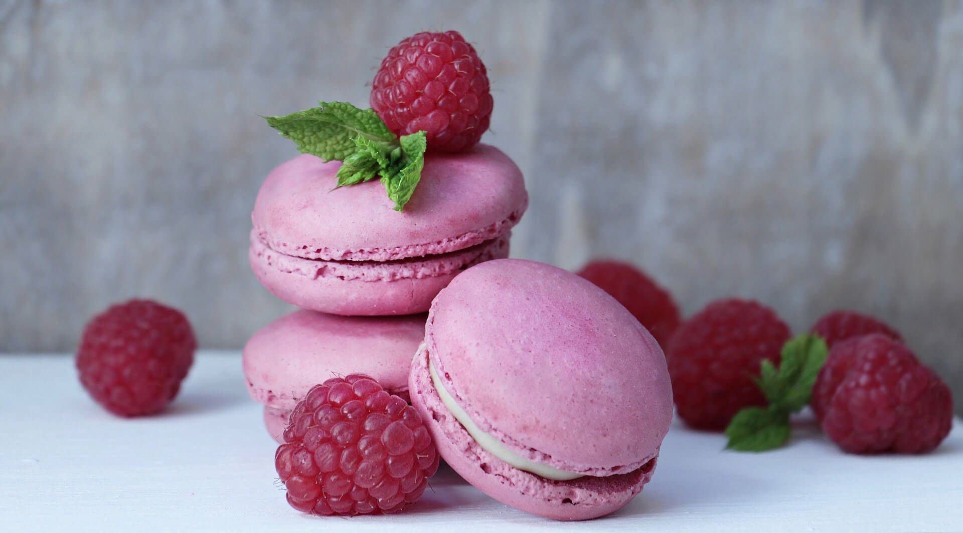 Mums Raspberry Macarons