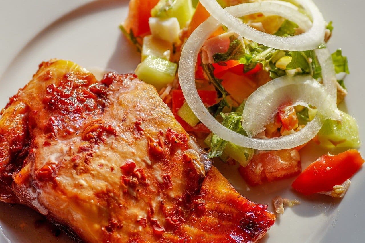 Salmon Salad with Chilli Sauce Recipe - TheRecipe.Website