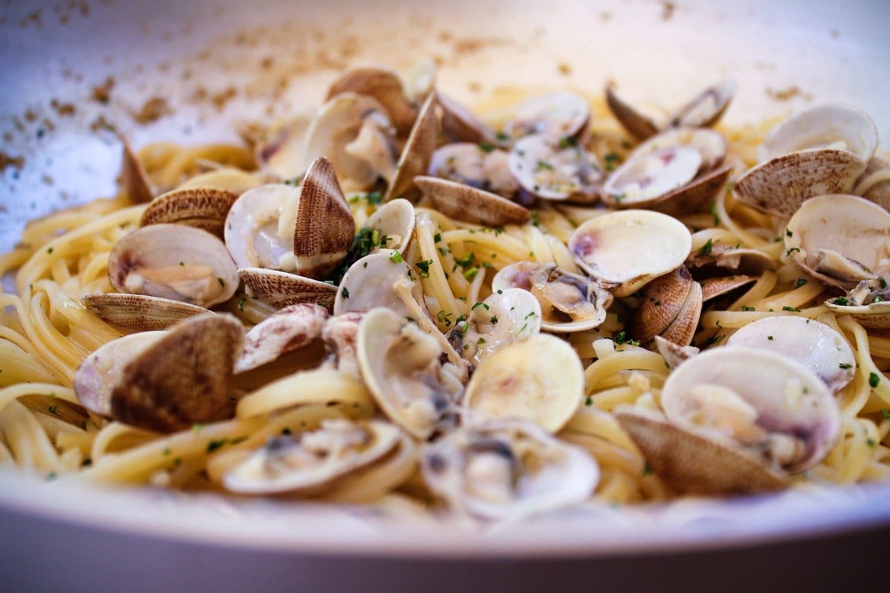 Spaghetti with Clams Recipe - TheRecipe.Website