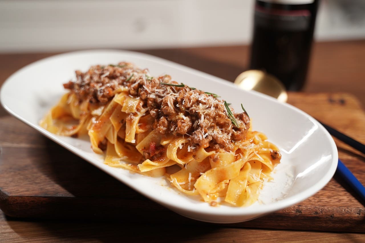 Fettuccine Bolognese Recipe - TheRecipe.Website