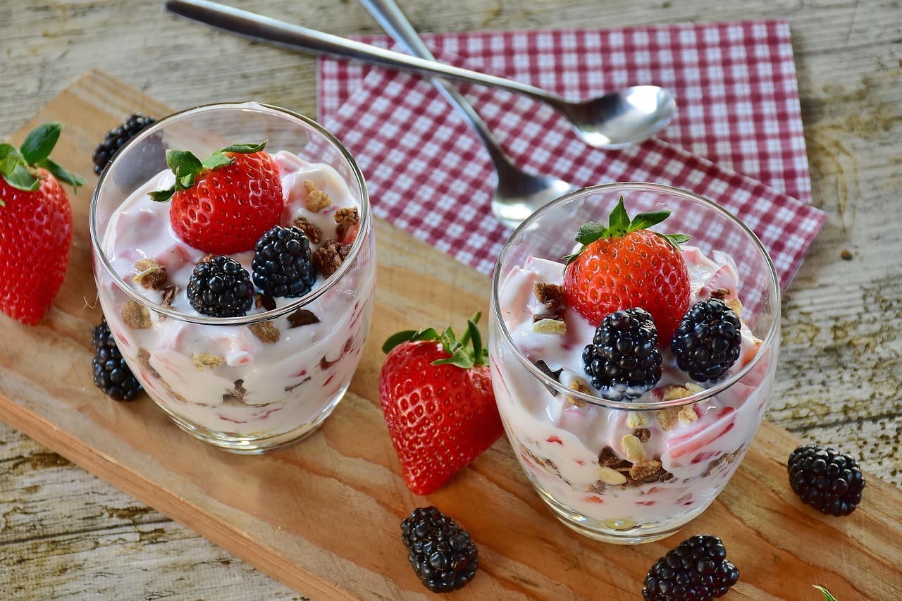 Strawberry and Oat Yoghurt Recipe - TheRecipe.Website