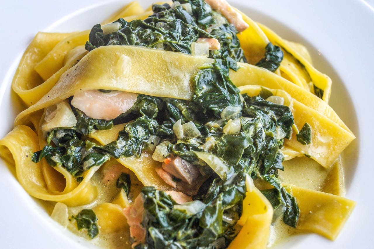 Salmon and Spinach Tagliatelle Recipe - TheRecipe.Website