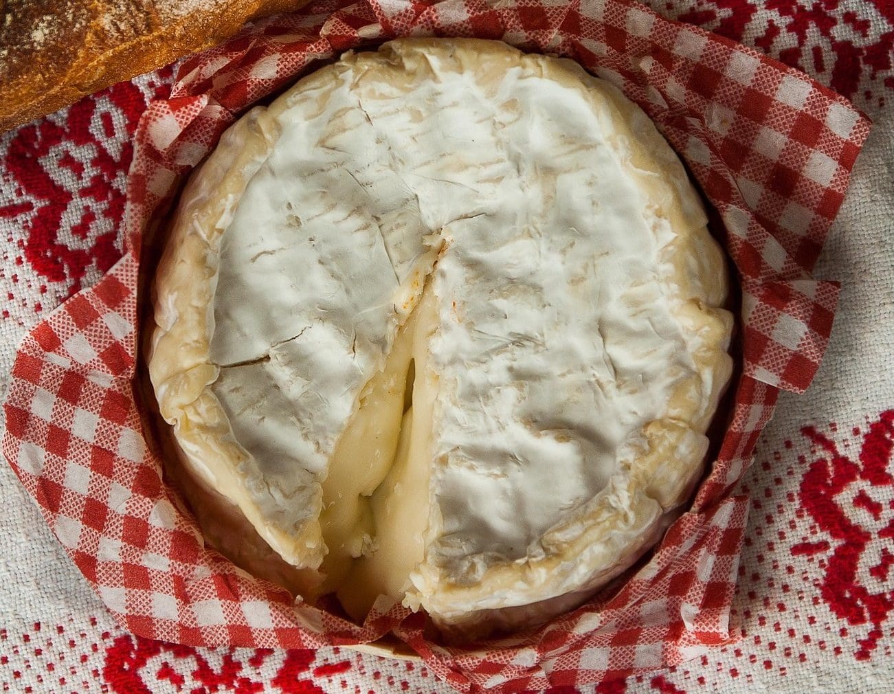 Garlic Camembert Recipe - TheRecipe.Website