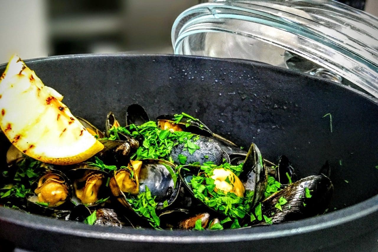 Simple Mussels Recipe - TheRecipe.Website
