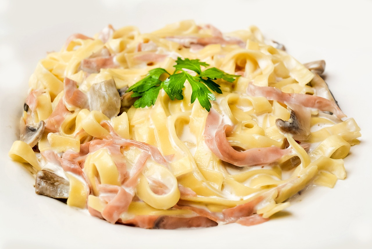 Bacon and Mushroom Carbonara Recipe - TheRecipe.Website