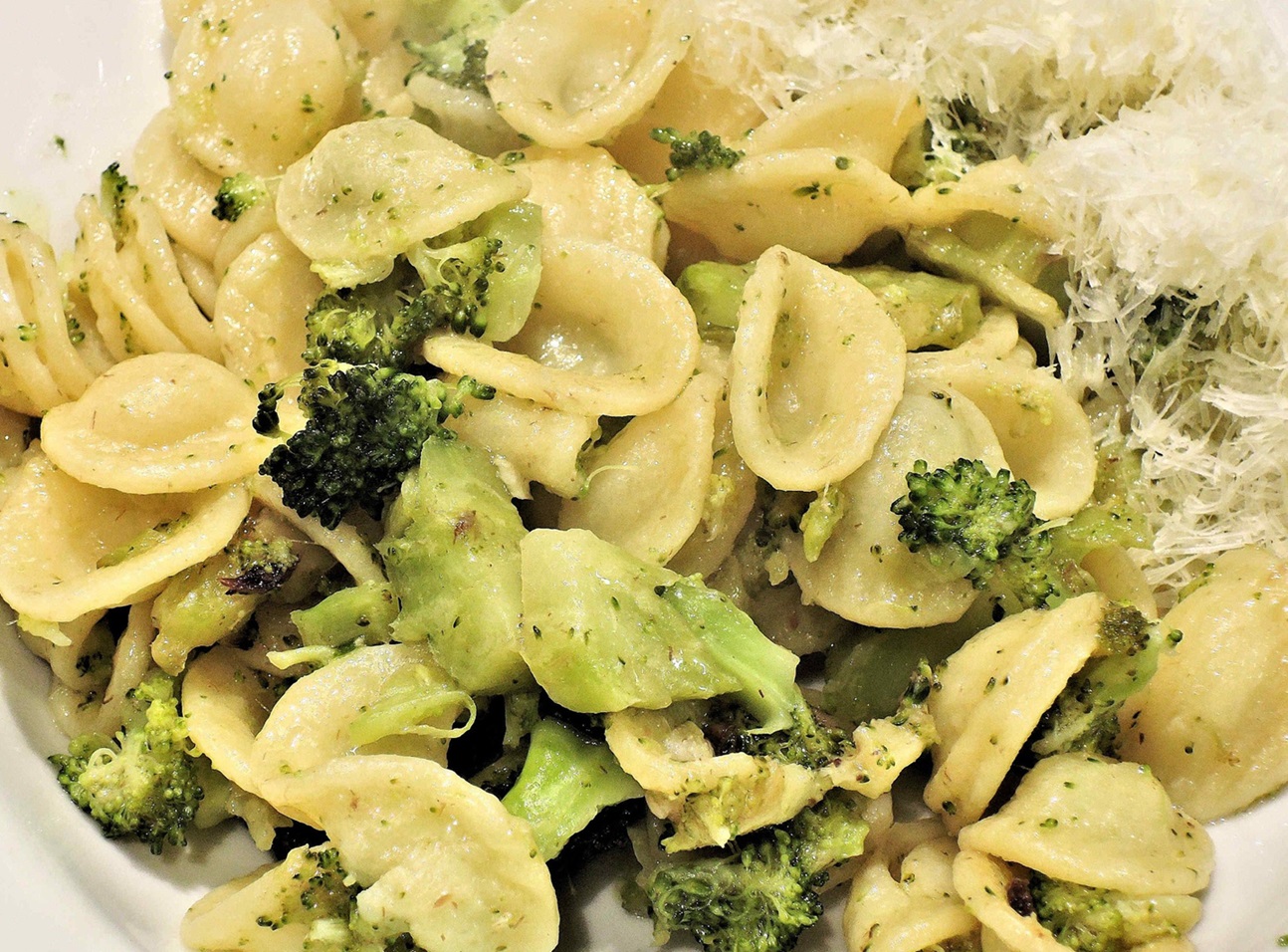Cheesy Broccoli Pasta Recipe - TheRecipe.Website