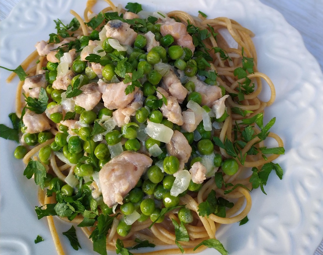 Salmon and Pea Spaghetti Recipe - TheRecipe.Website