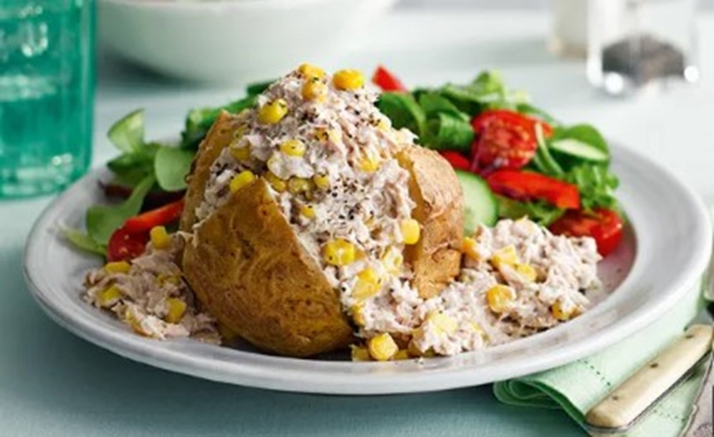 Tuna and Sweetcorn Jacket Potato Recipe - TheRecipe.Website