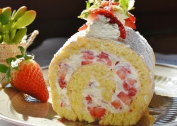 Strawberry and Cream Swiss Roll Recipe - TheRecipe.Website